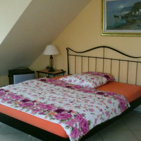 K-lounge Cafe Bistro Guest house *