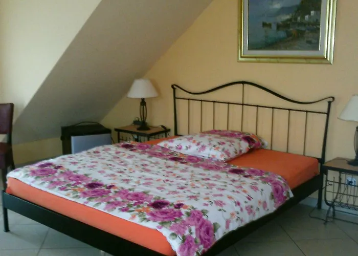 K-lounge Cafe Bistro Penzion *